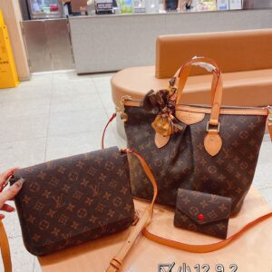 wsxc1773639383260_0 Louis Vuitton 3pcs Set